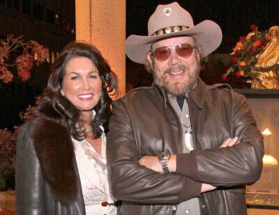 Mary Jane - Hank Williams-Junior - Williams - Hank Williams Jr.'s Wife's Death WAS Caused By Breast Implant Removal! - perezhilton.com - Florida - county Palm Beach