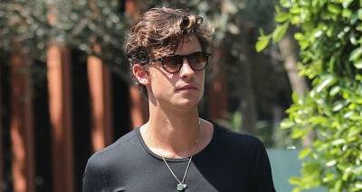 Shawn Mendes - Shawn Mendes Meets Up with a Friend for Coffee in West Hollywood - justjared.com - Santa Monica - county Coffee
