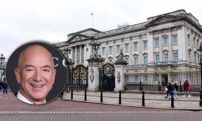 Jeff Bezos enjoys private tour of Buckingham Palace - us.hola.com - Britain - city Sanchez