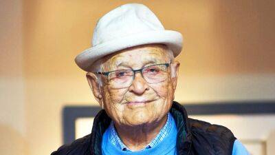 Norman Lear on Turning 100 and Changing the Face of Television (Exclusive) - www.etonline.com - USA - county Thomas - city Sanford