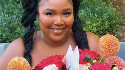 Lizzo Had the Cutest Reaction to Harry Styles Sending Her Flowers - www.glamour.com