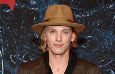 Jamie Campbell Bower Reveals He's Over 7 Years Sober: 'I'm So Grateful' - www.justjared.com