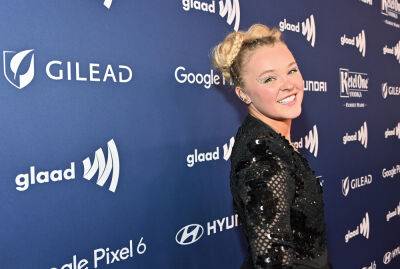 JoJo Siwa Shares Her ‘Rough Experience’ With Candace Cameron Bure When She Was 11: ‘It Was Just An Inconvenient Time For Her’ - etcanada.com