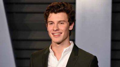 Shawn Mendes - Shawn Mendes Spotted Hiking With Friends Just Hours After Cancelling His World Tour (Source) - etonline.com - Britain - Los Angeles