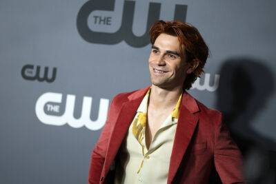 KJ Apa Is Unrecognizable After Ditching His Red Hair For A Buzz Cut - etcanada.com