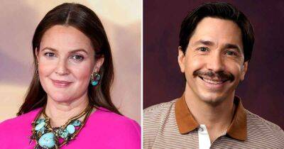 Justin Long - Mike Birbiglia - Drew Barrymore Teases a ‘Few Reasons’ Why Ex Justin Long ‘Gets All the Ladies’ - usmagazine.com