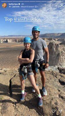 Kelly Ripa - Mark Consuelos - Kelly Ripa And Mark Consuelos Go Rock Climbing For ‘Couples Therapy’ - etcanada.com