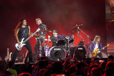James Hetfield - Joseph Quinn - Metallica Jams With ‘Stranger Things’ Star Joseph Quinn At Lollapalooza - etcanada.com - Chicago