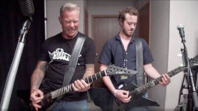 Kirk Hammett - James Hetfield - Lars Ulrich - Robert Trujillo - ‘Stranger Things’ Star Joseph Quinn Fulfills Eddie Munson’s Dreams, Jams With Metallica (Video) - thewrap.com - Chicago - Netflix