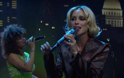 St Vincent covers Fleetwood Mac during residency on ‘Colbert’ - www.nme.com - New York - Texas - Austin - Houston