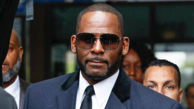 Jennifer Bonjean - R. Kelly Remains on Suicide Watch in Prison, Lawyer Claims It's 'Unnecessary and Punitive' - etonline.com - Chicago - New York - city Brooklyn, state New York