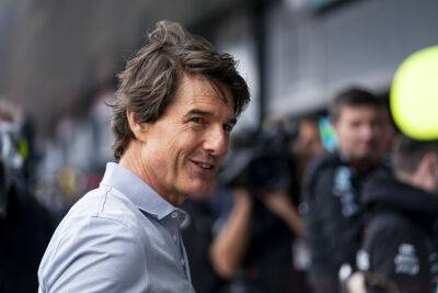 Lewis Hamilton - Glen Powell - Val Kilmer - Christopher Macquarrie - Happy 60 (60) - Carlos Sainz - ‘Mission: Impossible’ Director Shares New Tom Cruise Aerial Stunt Pic To Honor Star’s 60th Birthday - deadline.com - Britain - South Africa
