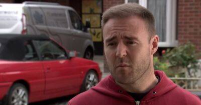 Tyrone Dobbs - Catherine Tyldesley - Evelyn Plummer - Phill Whittaker - ITV Coronation Street fans make Tyrone and Fiz reunion prediction as he confesses love before wedding to Phill - manchestereveningnews.co.uk - Greece - Romania