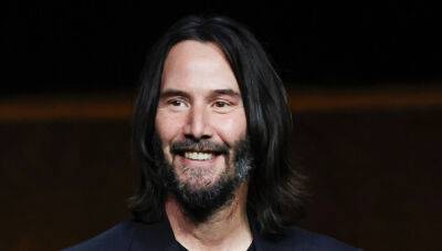 Keanu Reeves Is Going Viral Over His Exchange with a Young Fan at the Airport & It Was All Transcribed By a Fellow Passenger - justjared.com - London - New York
