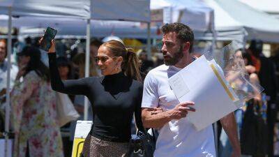 Jennifer Lopez - How Is Jennifer Lopez Wearing a Black Turtleneck in July? - glamour.com - Los Angeles