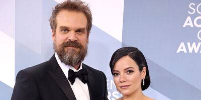Lily Allen - David Harbour - David Harbour Shared What The Exact Moment Was That Made Him Fall in Love With Lily Allen - justjared.com - Las Vegas - county Allen - county Love