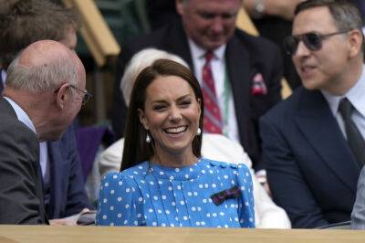 Kate Middleton - William Middleton - Robert Jobson - Williams - Kate Middleton Goes Viral After Blowing Her Parents A Kiss At Wimbledon - etcanada.com - Australia - Britain - Belgium