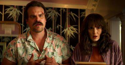 David Harbour - Winona Ryder - Jim Hopper - Joyce Byers - ‘Stranger Things’ Stars Winona Ryder and David Harbour’s Sweetest Comments About Playing Love Interests Joyce and Hopper - usmagazine.com - New York - Netflix