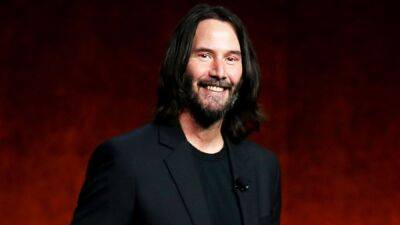 Keanu Reeves - Keanu Reeves Has a Sweet Encounter With Young Fan at an Airport - etonline.com - France - London - New York - New York