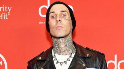 Travis Barker - Travis Barker Goes 'Against Doctor's Orders' to Continue Tour Performances With Machine Gun Kelly - etonline.com - state Missouri - county St. Louis