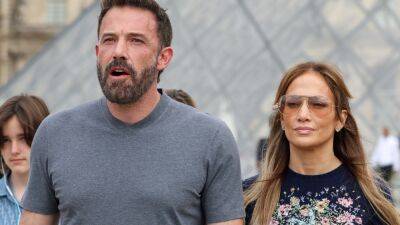 Ben Affleck Kissing Jennifer Lopez While Holding Dunkin' Donuts Is the Best Redemption Arc of 2022 - www.glamour.com - France - Los Angeles - Los Angeles - Santa Monica - Boston