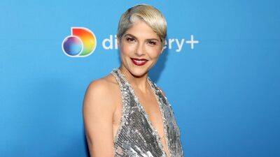 Selma Blair Says She 'Stopped Looking in the Mirror' After MS Treatments: 'Didn't Miss It' - www.etonline.com - county Blair