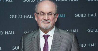 Booker Prize - Salman Rushdie stabbed in the neck on stage in horror attack in New York - ok.co.uk - Britain - New York - New York - Pakistan - New York - Iran