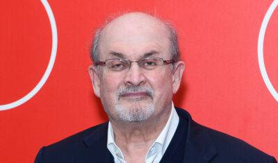Salman Rushdie's Agent Provides Distressing Update on His Condition After On-Stage Stabbing - justjared.com - New York - New York