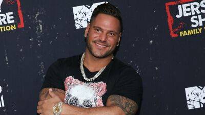 Jen Harley - Ronnie Ortiz-Magro - Mike Sorrentino - Ronnie Ortiz-Magro Marks 1 Year of Sobriety During 'Jersey Shore: Family Vacation' Return - etonline.com - Jersey