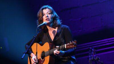 Vince Gill - Amy Grant - Jason Kempin - Amy Grant postpones remaining fall tour dates as she continues recovery from bike fall - foxnews.com - Tennessee - city Nashville, state Tennessee - county Franklin