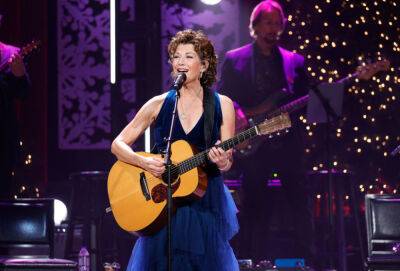 Vince Gill - Amy Grant - Amy Grant Postponing Tour Dates, As Initial Injury Reports Downplayed Severe Injury - deadline.com - Nashville