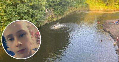 Fire chief slams men seen jumping into beauty spot river yards away from place teen tragically drowned - www.manchestereveningnews.co.uk - Manchester
