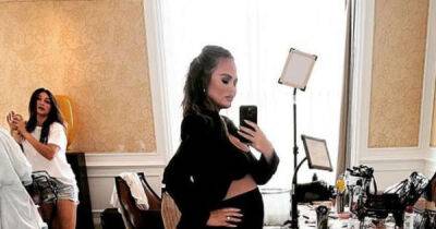Chrissy Teigen - John Legend - Chrissy Teigen hates the 'in-between stage' of pregnancy - msn.com