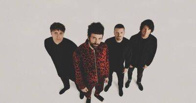 Kasabian on track for sixth UK Number 1 album with The Alchemist’s Euphoria, out-selling rest of Top 5 combined - officialcharts.com - Britain - Scotland - USA - Sweden - Manchester