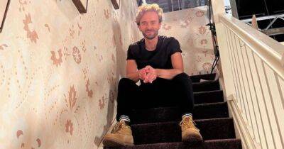 ITV Coronation Street's Jack P Shepherd leaves co-star 'fuming' as he 'ruins' soap illusion - and fans spot something that needs changing - www.manchestereveningnews.co.uk