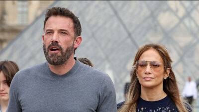 Page VI (Vi) - Jennifer Lopez - Ben Affleck - J-Lo Just Yelled at a Paparazzo to ‘Be Grateful’ After Reports Ben Was ‘Pissed Off’ at the Press on Their Honeymoon - stylecaster.com - Paris - Las Vegas