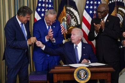 Joe Biden - Joe Manchin - Joe Biden Signs Inflation Reduction Act In A Key Achievement For His Presidency - deadline.com - USA