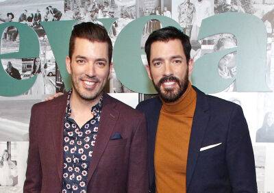 Property Brothers Jonathan And Drew Scott Make Fun Of Each Other Doing ‘Passing The Phone’ Challenge - etcanada.com