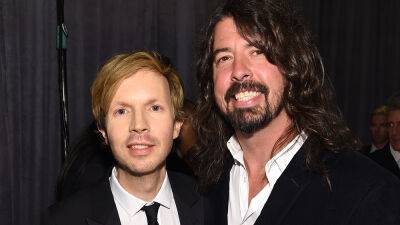 Dave Grohl - Taylor Hawkins - Greg Kurstin - Judd Apatow - Pete Holmes - Eric Andre - Dave Grohl Sits in With Beck for Yacht Rock Classic at L.A.’s Tiny Largo at the Coronet Theater - variety.com - Los Angeles