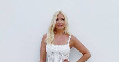 Holly Willoughby - Phillip Schofield - Katie Piper - ITV This Morning's Holly Willoughby told by fans she looks like an 'angel' as she shows off summer tan - manchestereveningnews.co.uk