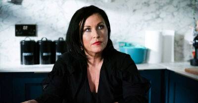 EastEnders star Jessie Wallace furious as activists puncture her tyre and tell her to walk - www.msn.com