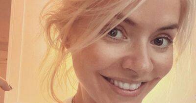 Holly Willoughby - ITV This Morning's Holly Willoughby uses budget £5 beauty stick to get her 'perfect' skin - manchestereveningnews.co.uk