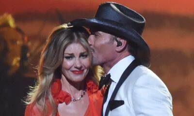 Tim McGraw's difficult childhood and relationship with parents - hellomagazine.com - New York - Bahamas