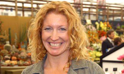 Charlie Dimmock - Charlie Dimmock's close friend reveals surprising details on garden experts' early days of fame - hellomagazine.com - Britain - Greece