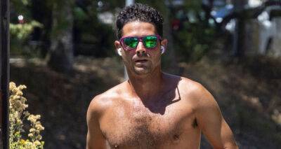 Wells Adams Goes for Shirtless Jog Around L.A. - www.justjared.com - Los Angeles - county Wells