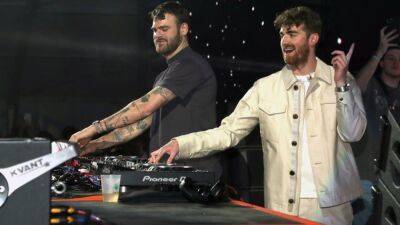 The Chainsmokers' Drew Taggart Reveals Why T.I. Punched Him in the Face, Rapper Says 'We Moved On' ' - www.etonline.com - Los Angeles