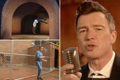 Rick Astley recreates ‘Never Gonna Give You Up’ music video 35 years later - nypost.com - Italy