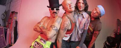 Red Hot Chili-Peppers - Red Hot Chili Peppers release first single from second album of 2022 - completemusicupdate.com - county Love