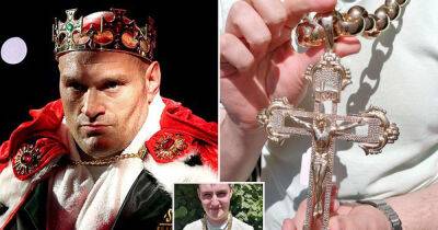 Anthony Joshua - Jewellery-loving Tyson Fury bids £25,000 to buy 'biggest' gold crucifix to stop it being melted down - msn.com - Britain - Birmingham