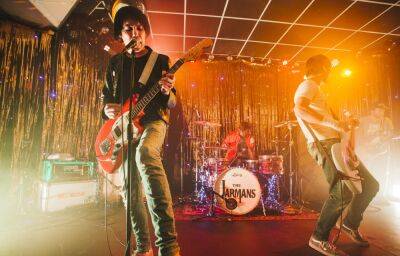 The Cribs on gatecrashing the Top 10 with their first three albums: “It’s perverse!” - www.nme.com - Britain